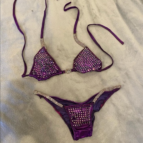 Bikini Competition Bikini - Picture 1 of 3